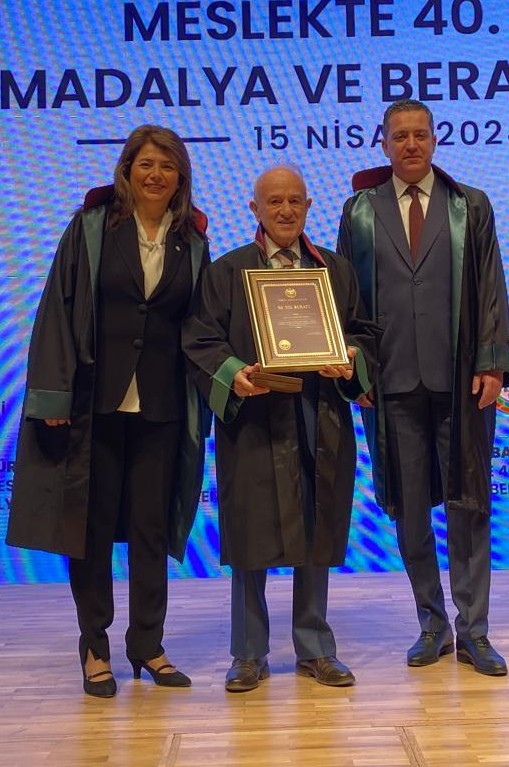 Avukat Setrak Davuthan'a meslekte 50. yıl plaketi