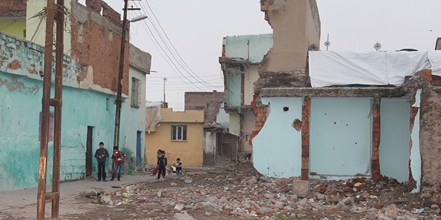 Uluslararası Af Örgütü: Yüz binlerce insan evini terk etmek zorunda kaldı