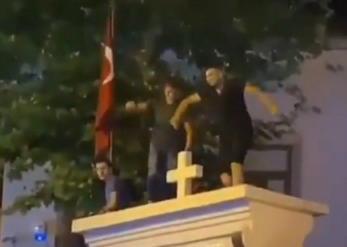 Հրապարակային անարգանք Սուրբ Թագաւոր Եկեղեցւոյ