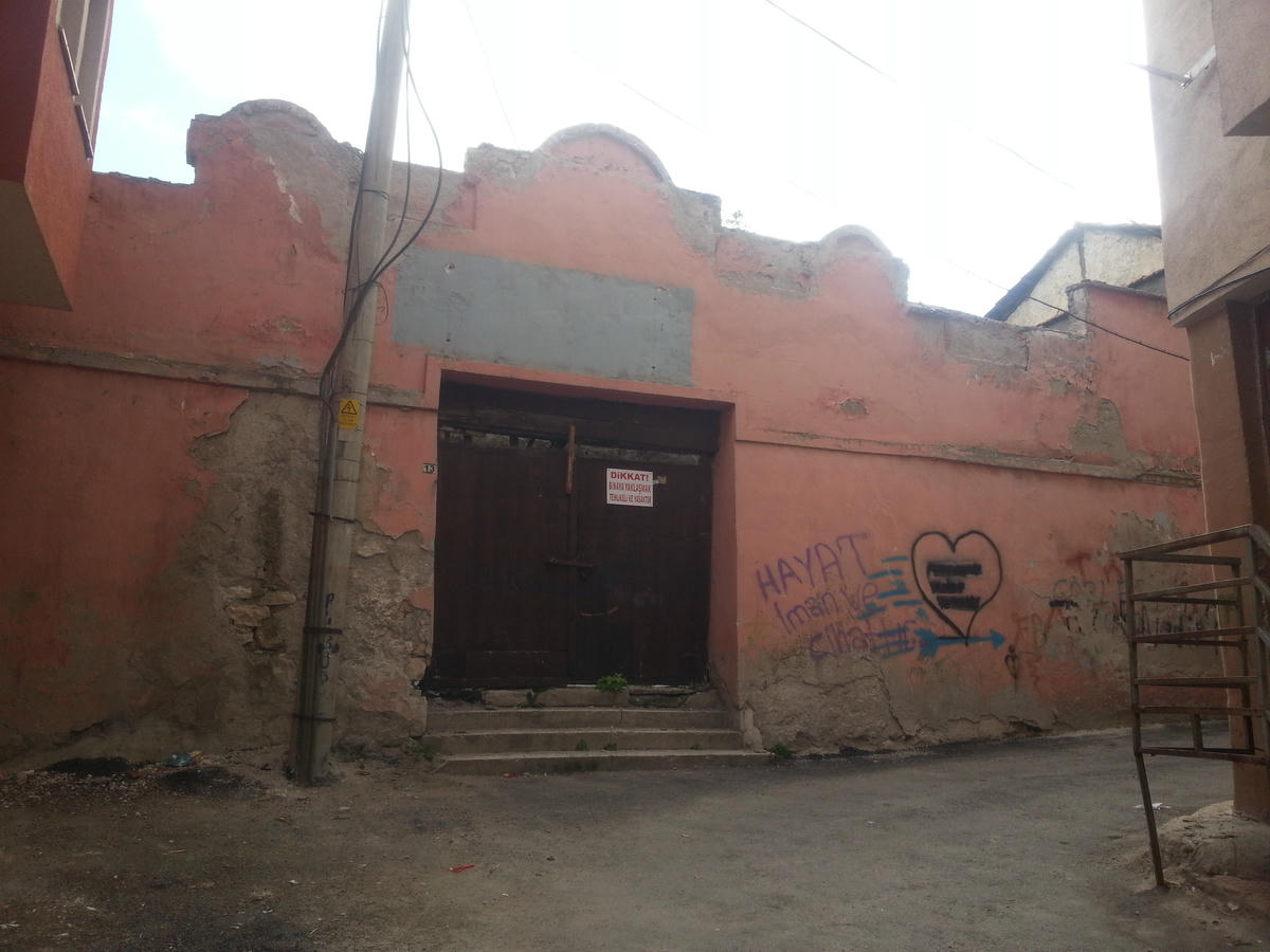 Surp Toros Kilisesi yıkılmadan önce