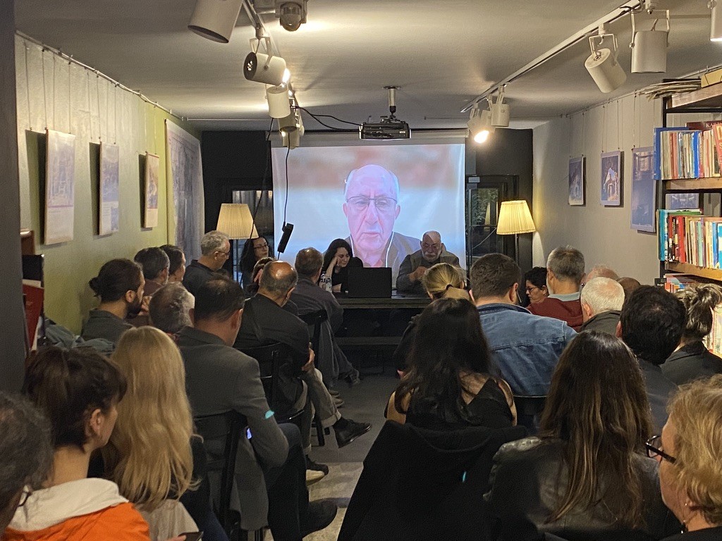 Ասուլիս եռակողմ ձեւաչափով