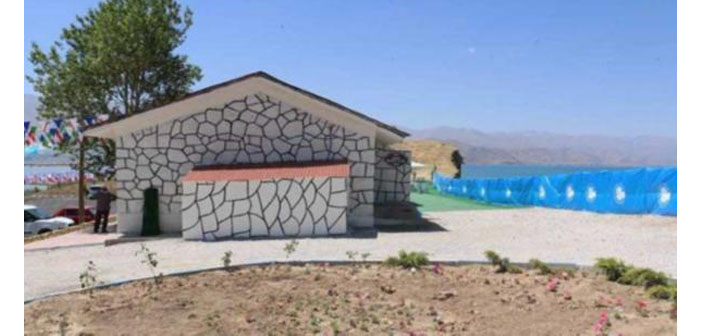 Նշանակուած քաղաքապետը կը յամառի