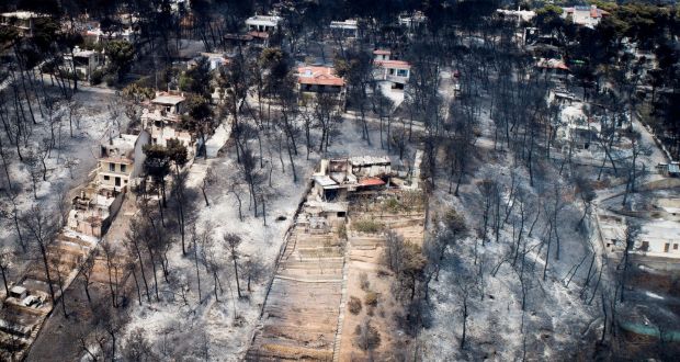 Yunanistan'da sorumlular istifaya yanaşmıyor