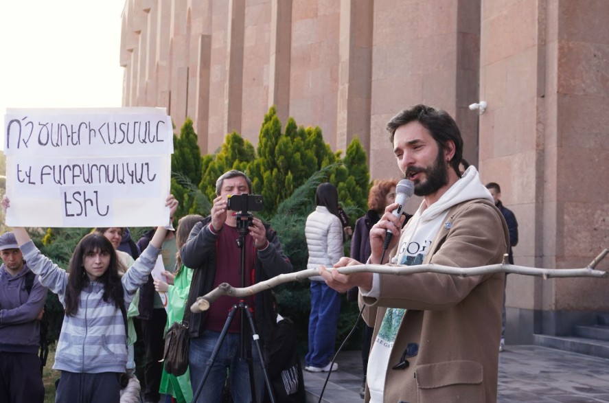 Yerevan for People kurucularından Viktor Tsatryan