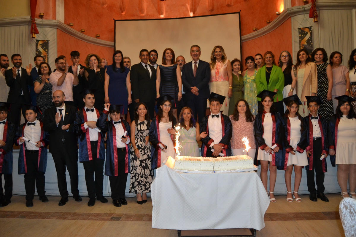 Պէզճեան Մայր Վարժարանի Ընթացաւարտներուն Անմոռանալի Շրջանաւարտութեան Հանդէսը