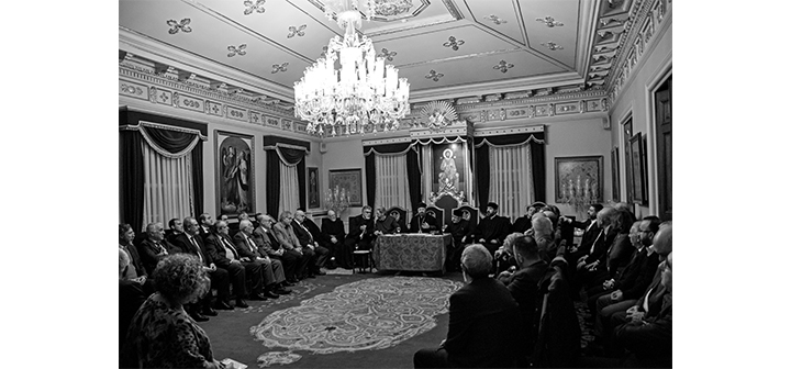 Կեդրոնական սեղան 17 անդամներով