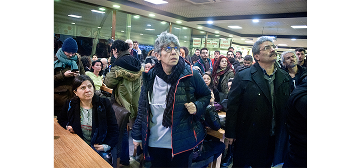 «Կեզի»ի դատը անպարտ, Քաւալա ճաղերու ետին