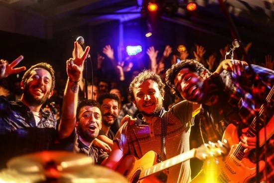 Kemençesiz ve tulumsuz müziğin peşinde