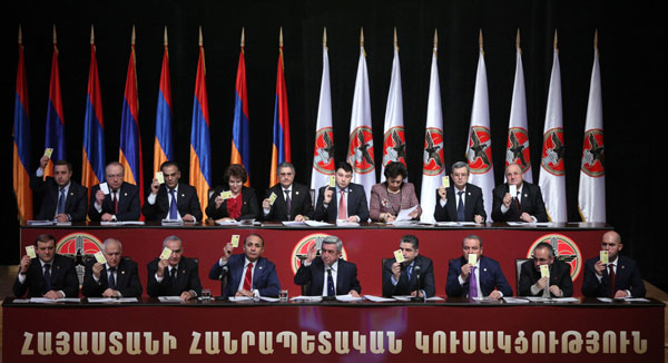 Yerevan yol ayrımında  