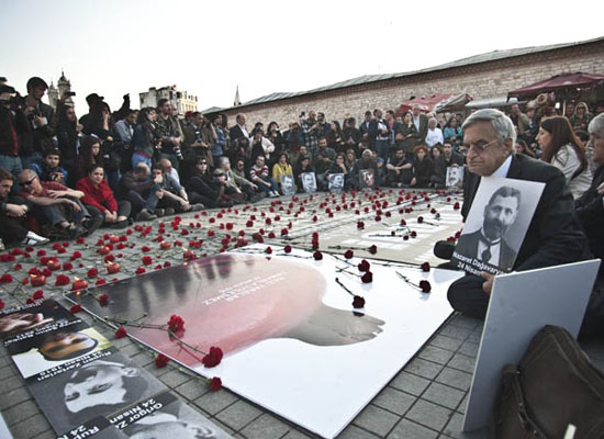 Gövciyan: &quot;Türkiye'de sivil toplum devletin ilerisinde&quot;