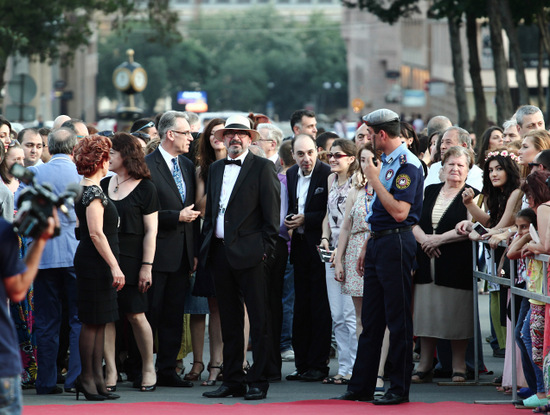 Altın Kayısı’nın etrafında Paracanov Kuşu