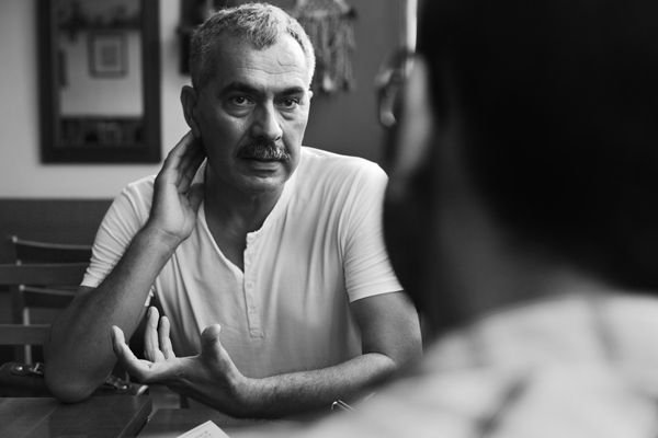 Müdür dediğin okulu gözetler  