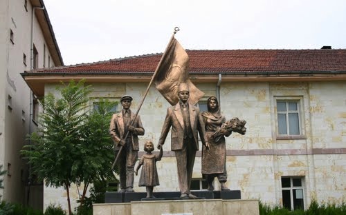 Peki ya katliamcıların heykelleri?