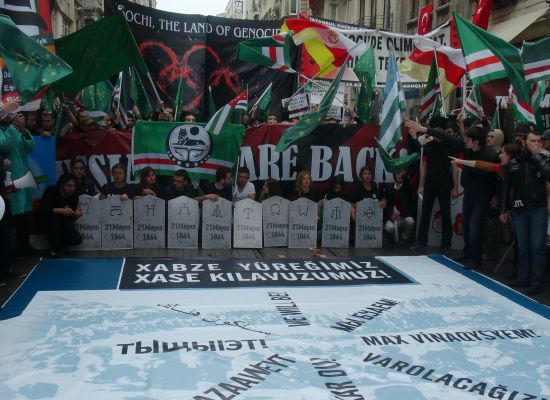 Çerkes gençler soykırımı anlatıyor