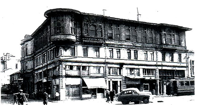 Ermeniler, Türkler, Müslümanlar ve tiyatro  