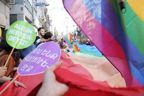 Homofobik bir eşcinsel aşk romanı