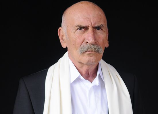 Dünya sensiz döner, yaşıyor olursun