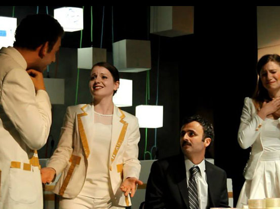 Bir sistem  komedisi