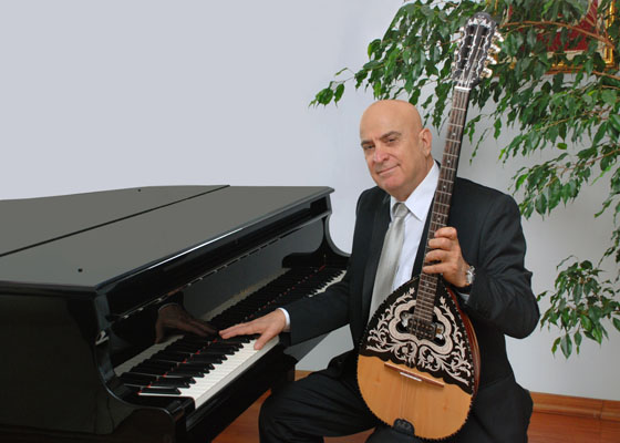 Ege’nin iki yakasına âşık bir adam