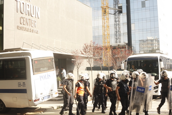 İş cinayeti eylemine gaz ve tazyikli su 