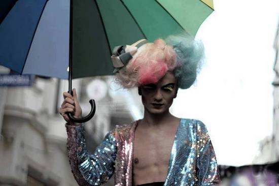 Hangimiz dönme değiliz ki anacım?