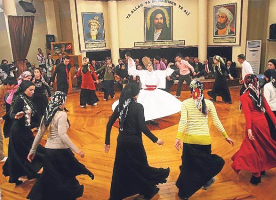 Devlet ve AK Parti, Alevilerin CHP’li olmasından memnun