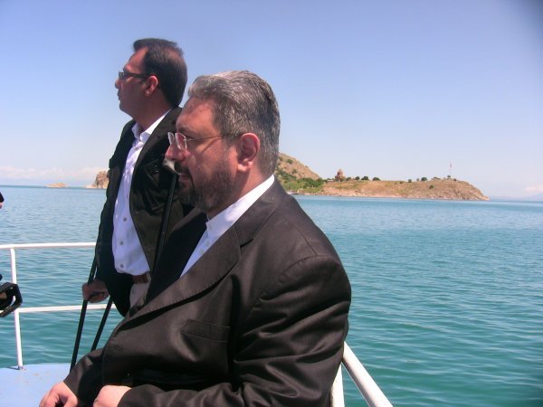 Anuşyan Ahtamar’ı ziyaret etti  