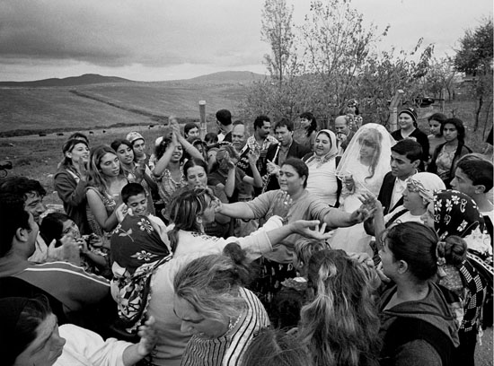 Roman düğününde kimse ölmez