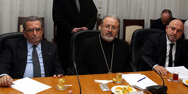 Ateşyan 'ana gibi' anayasa istedi