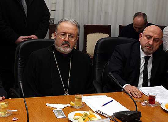 Ateşyan 'ana gibi' anayasa istedi