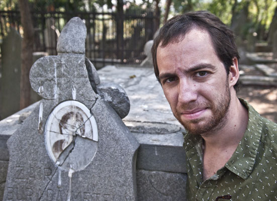 Dönmelerin mezar taşlarının izinde