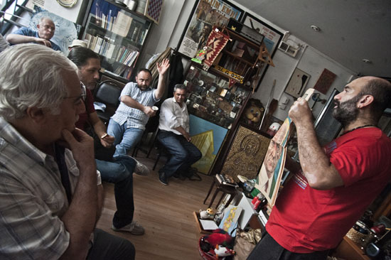 Tophane’de çaylı simitli halk mezatı açıldı