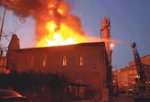 Yine Esenyurt, yine Caferi Camii'ne saldırı 