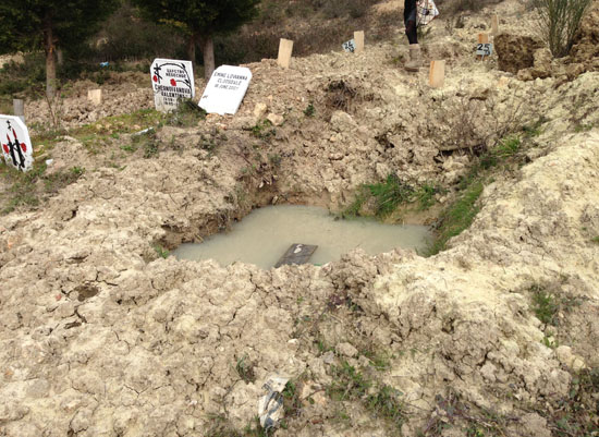 Kilyos’ta içler acısı mezarlık