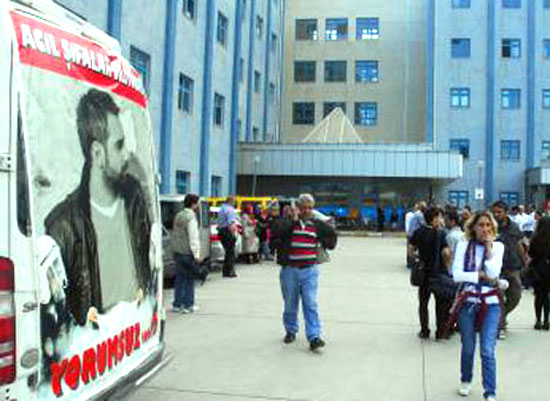 Biber gazından ölen gencin ailesine de biber gazı sıkıldı  