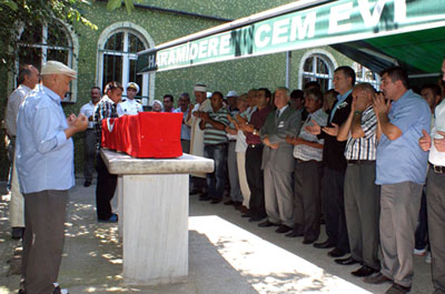 Alevi askerin cemevindeki cenazesine devlet katılmadı