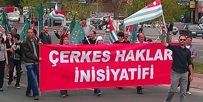 Çerkesler anadilde eğitim talep ediyor
