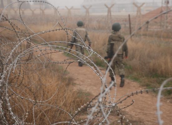 Suriye jetleri Türkiye sınırını bombaladı