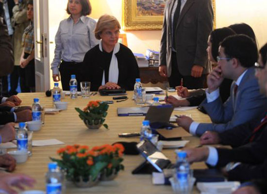 Önder'in yüzleşme soruları Çiller'i duygulandırdı