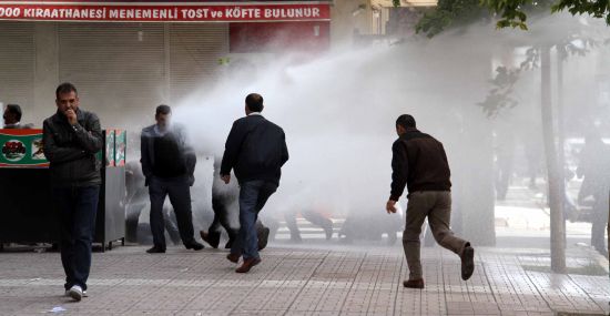 BDP’nin grup toplantısına polis müdahalesi