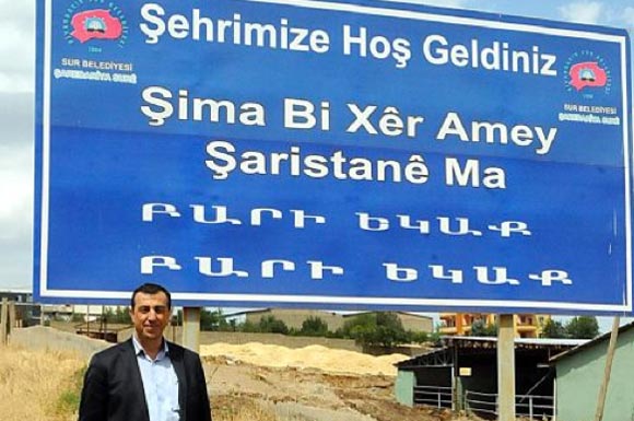 Sur Belediyesi'nin çok dilli tabelasına İçişleri Bakanlığı'nca soruşturma açıldı  