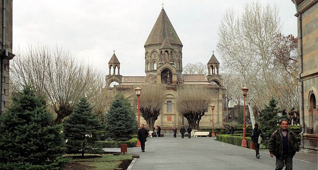 Eçmiadzin İslam’a hakaret içeren filmi kınadı  