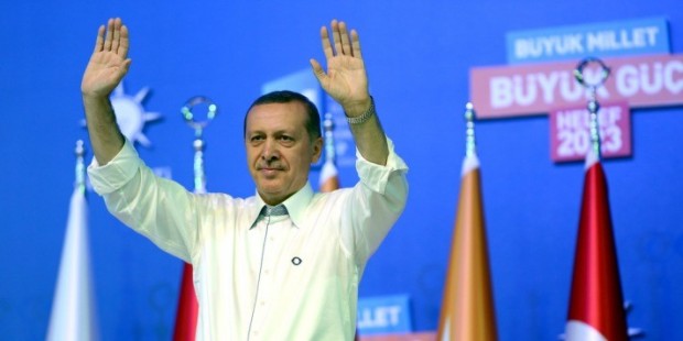 'Başbakan Müslüman olmayanlara eşit vatandaş gözüyle bakmıyor”