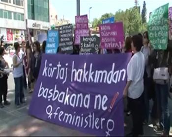Kadınlardan Başbakan'a: 'Bedenlerimiz üzerinde karar verme hakkı sizde değil'