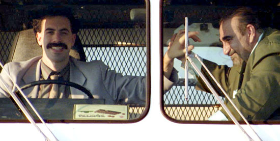 Borat’ın anadan üryan Ermenisi