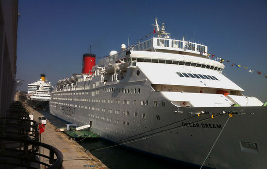 Barış Gemisi, 'Savaşsız bir dünya' için İstanbul'daydı 