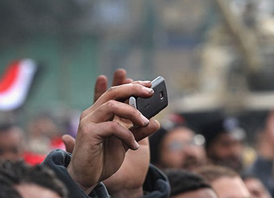 Sosyal medya devrimleri bağımsız ağını arıyor