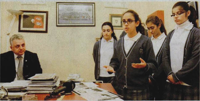 Ders kitaplarındaki 'düşman ifadeleri Dinçer'e verdiler