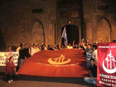 Nefret söylemi mahkemelerde eleştiri hakkı olarak yorumlanıyor