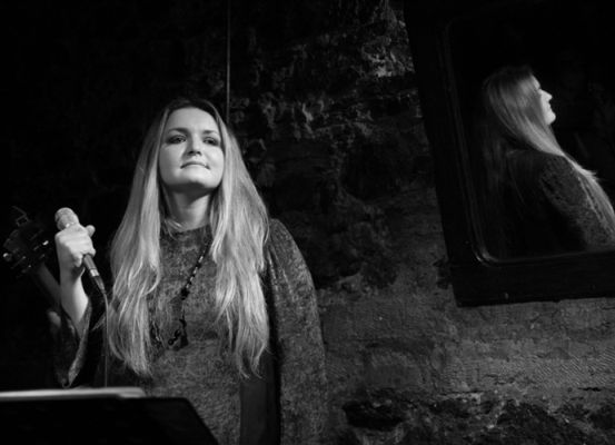 Jülide Özçelik: Her müzik, insan duygusu ve insan fikri çıkışlıdır